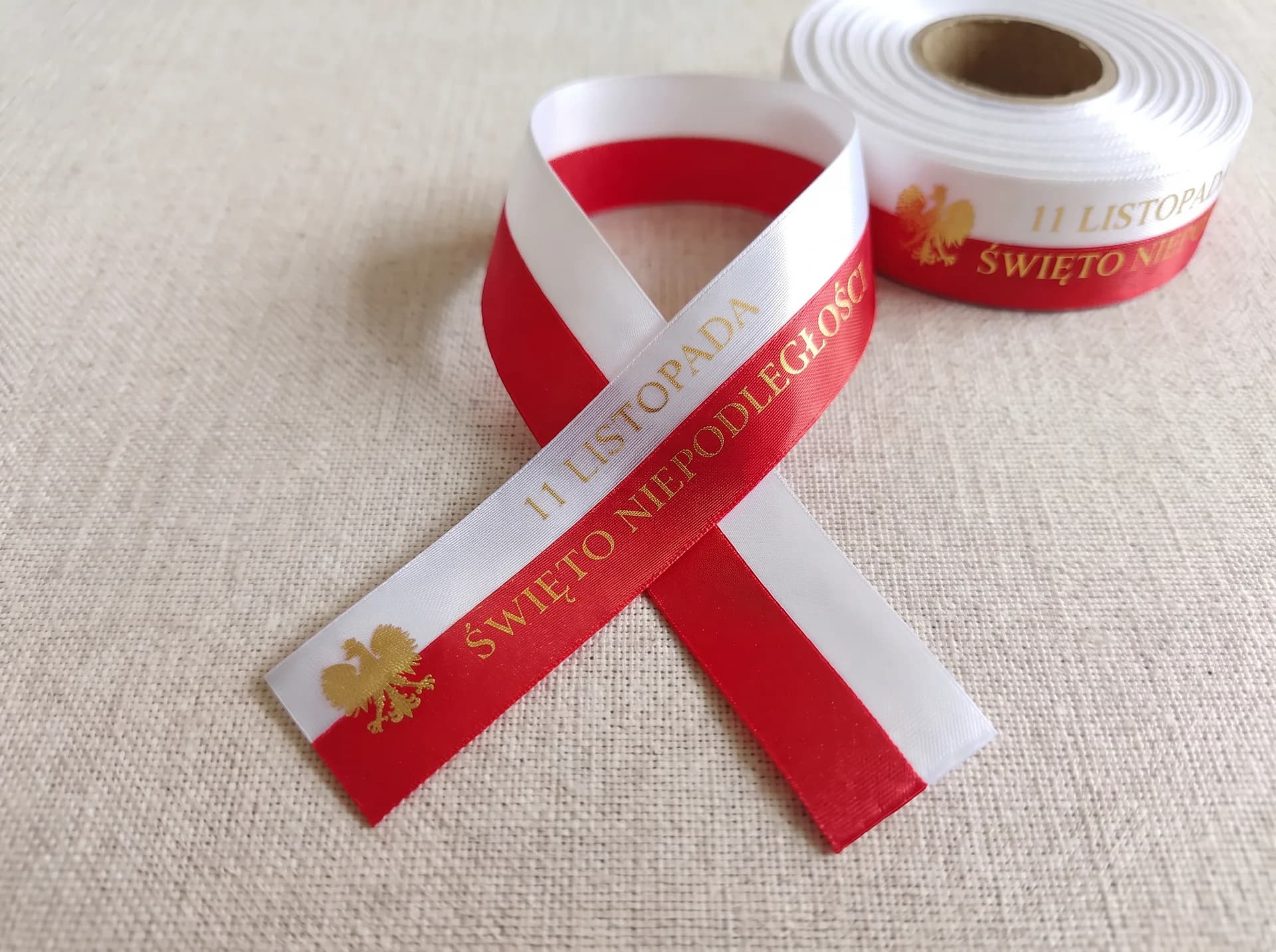 Elegancka wstążka do kotylionów z personalizowanym napisem